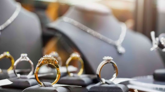 What You Should Know Before Selling Fine Jewelry Online or In-Person